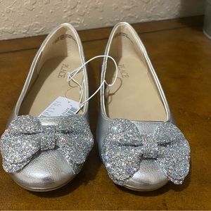 Children’s Place Size 3 Silver valley flats with Glitter bow
